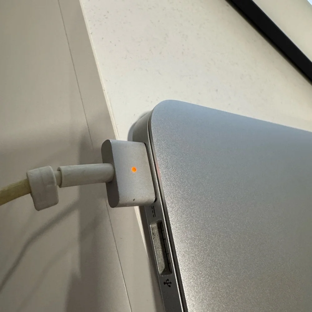 Apple MacBook Air - Sleek Silver Design